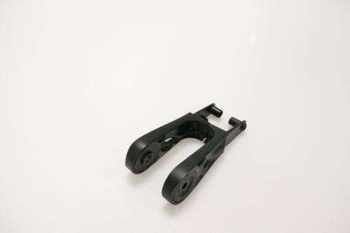 Rollerski fork Flow-systemet FFskis Black U-shaped plastic mechanical component with dual arms and pivot points, shown on a white background