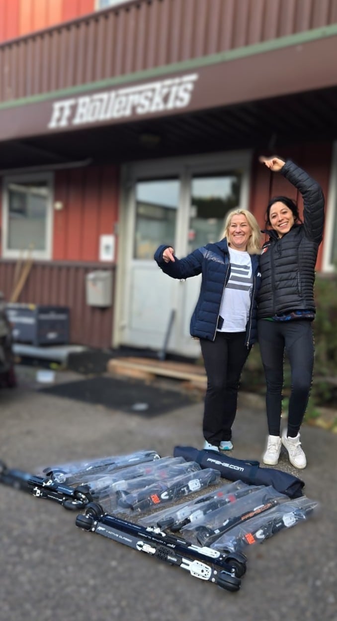 2 women in front of ff rollerskis workshop. rollerski  ffskis 360Flow